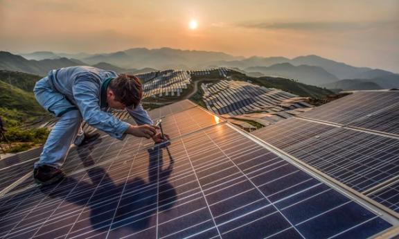 China to invest £292bn in renewable power by 2020