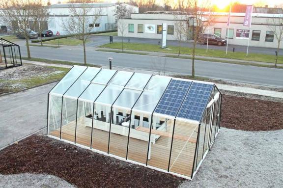 Solar-Powered Aquaponic Greenhouses Grow Up To 880 Lbs Of Produce Each Year